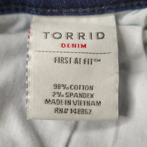 Torrid Jeans Size 20 42X28 Blue Boyfriend Distressed Raw Hem Stretch Denim - Picture 8 of 14